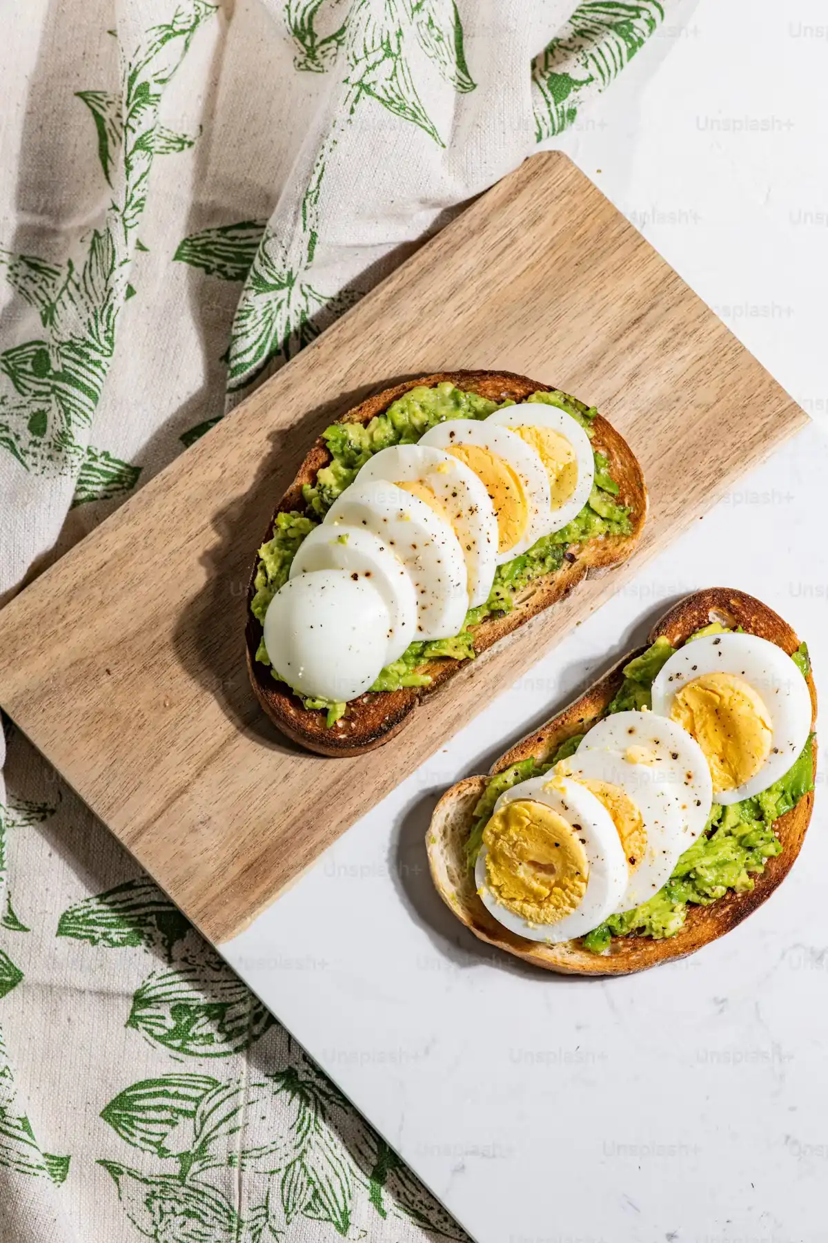 Bread with Eggs & Avocado